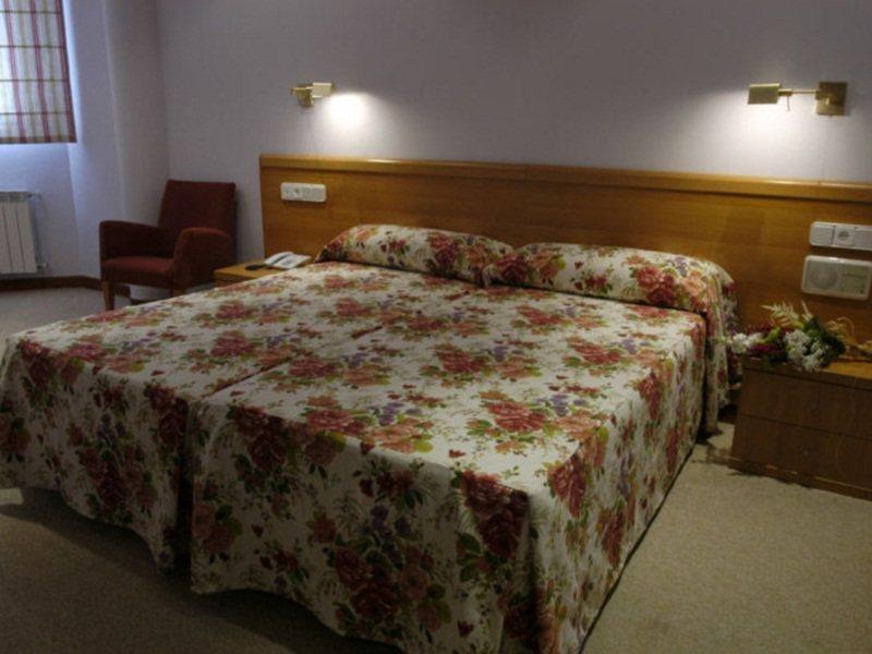 Chateau La Roca Sancibrian Room photo